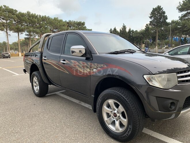 Mitsubishi L200 2013, 174,500 km - 2.5 l - Bakı