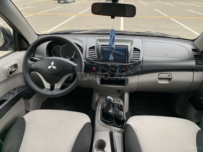 Mitsubishi L200 2013, 174,500 km - 2.5 l - Bakı