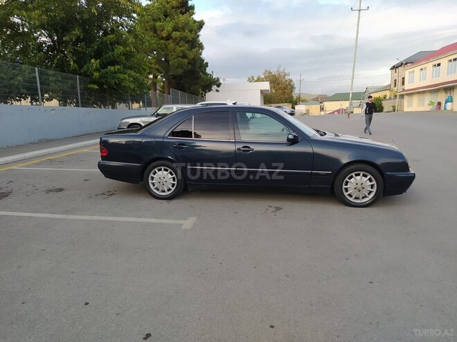 Mercedes E 240 2000, 421,760 km - 2.4 l - Şamaxı