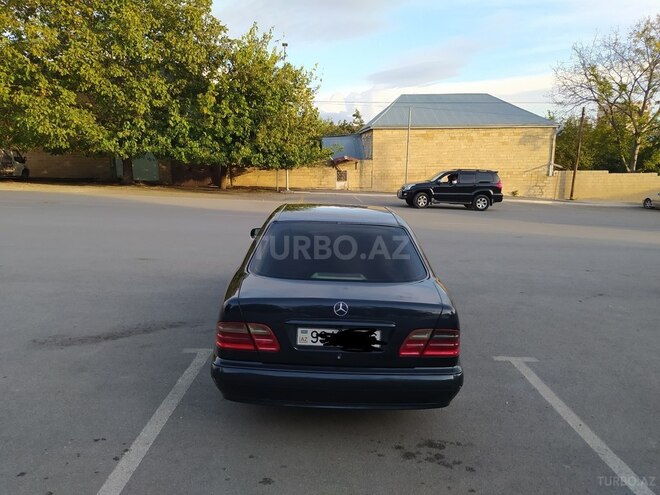 Mercedes E 240 2000, 421,760 km - 2.4 l - Şamaxı