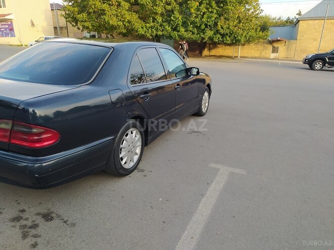 Mercedes E 240 2000, 421,760 km - 2.4 l - Şamaxı