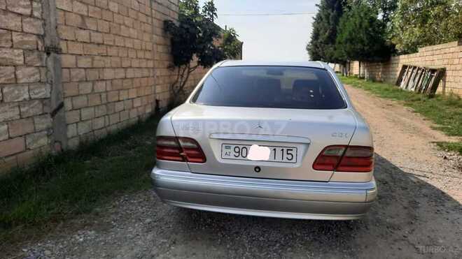 Mercedes E 270 1999, 370,125 km - 2.7 l - Biləsuvar