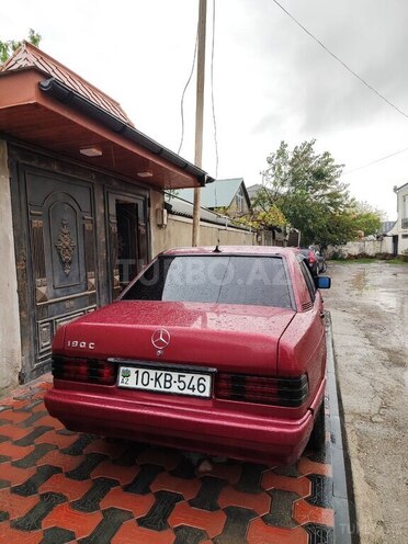 Mercedes 190 1988, 200,000 km - 1.8 л - Quba