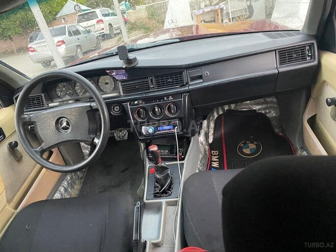 Mercedes 190 1988, 200,000 km - 1.8 л - Quba