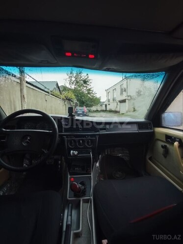 Mercedes 190 1988, 200,000 km - 1.8 л - Quba