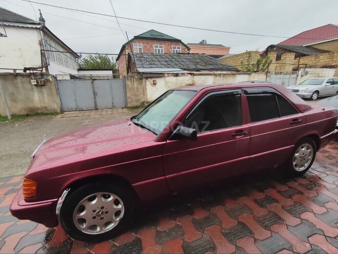 Mercedes 190 1988, 200,000 km - 1.8 л - Quba