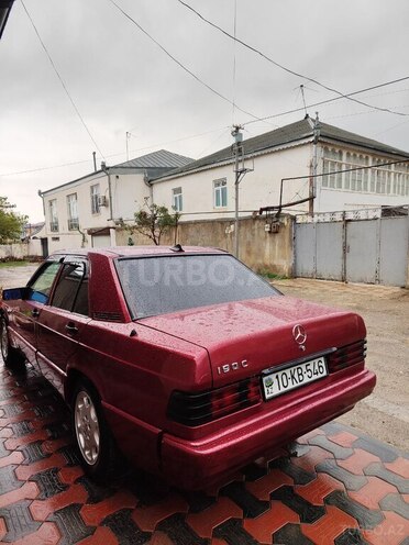 Mercedes 190 1988, 200,000 km - 1.8 л - Quba