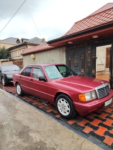 Mercedes 190 1988, 200,000 km - 1.8 л - Quba