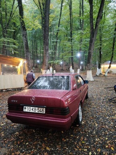 Mercedes 190 1988, 200,000 km - 1.8 л - Quba