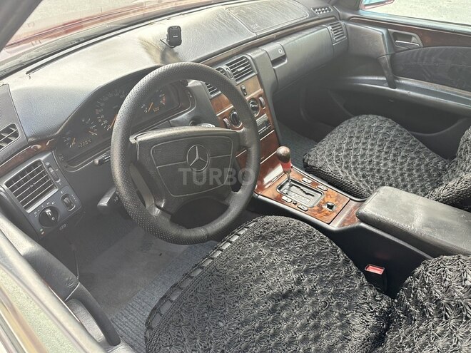 Mercedes E 230 1996, 278,700 km - 2.3 л - Bakı