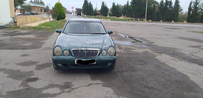 Mercedes E 220 2001, 321,872 km - 2.2 l - Beyləqan