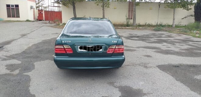 Mercedes E 220 2001, 321,872 km - 2.2 l - Beyləqan