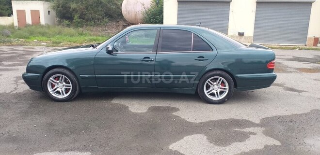 Mercedes E 220 2001, 321,872 km - 2.2 l - Beyləqan
