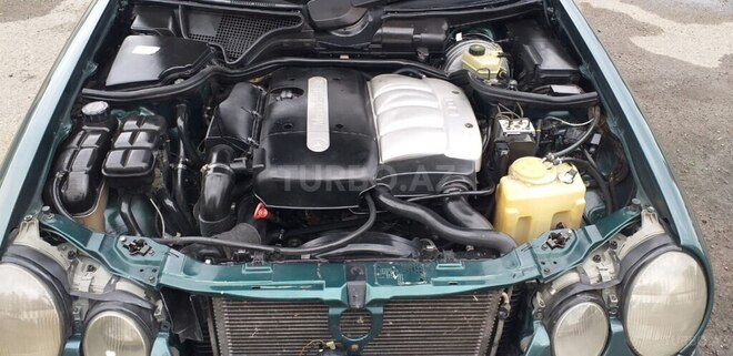 Mercedes E 220 2001, 321,872 km - 2.2 l - Beyləqan