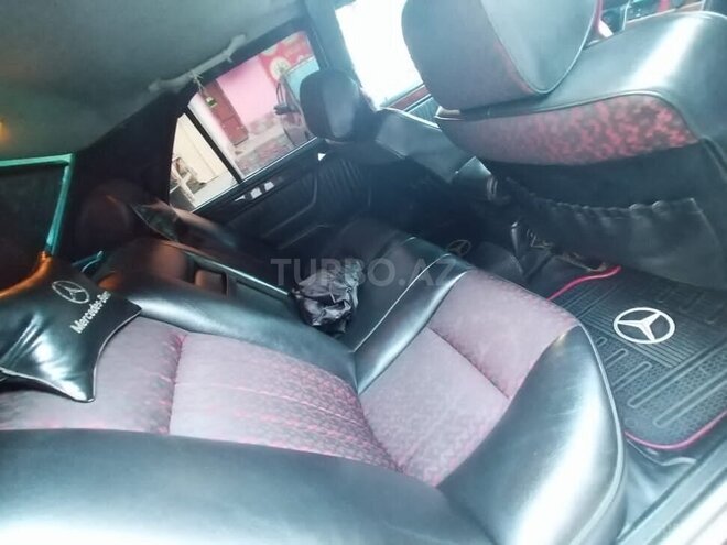 Mercedes E 250 1995, 310,000 km - 2.5 l - Bakı