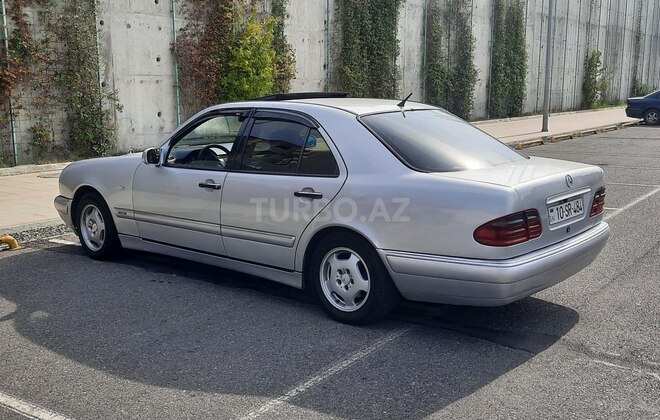 Mercedes E 200 1998, 215,000 km - 2.0 л - Bakı