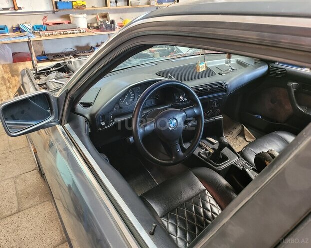 BMW 528 1988, 425,000 km - 2.8 l - Bakı