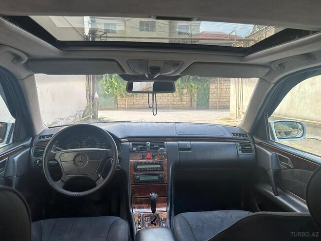 Mercedes E 240 1999, 352,985 km - 2.4 л - Bakı
