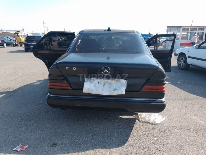Mercedes E 250 1993, 200,000 km - 2.5 l - Bakı