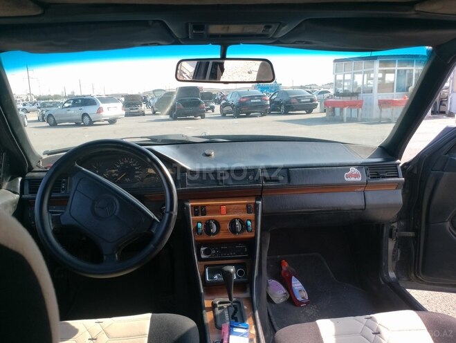 Mercedes E 250 1993, 200,000 km - 2.5 l - Bakı