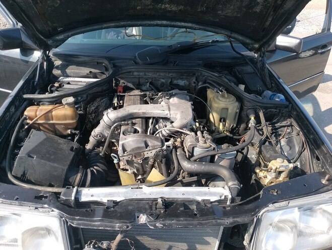 Mercedes E 250 1993, 200,000 km - 2.5 l - Bakı