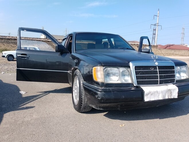 Mercedes E 250 1993, 200,000 km - 2.5 l - Bakı