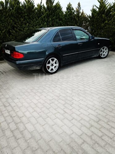 Mercedes E 240 1999, 420,000 km - 2.4 l - Bakı