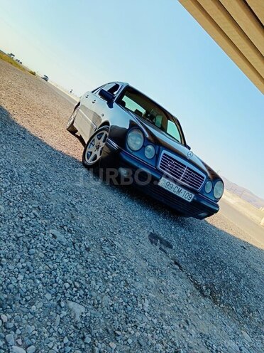 Mercedes E 240 1999, 420,000 km - 2.4 l - Bakı