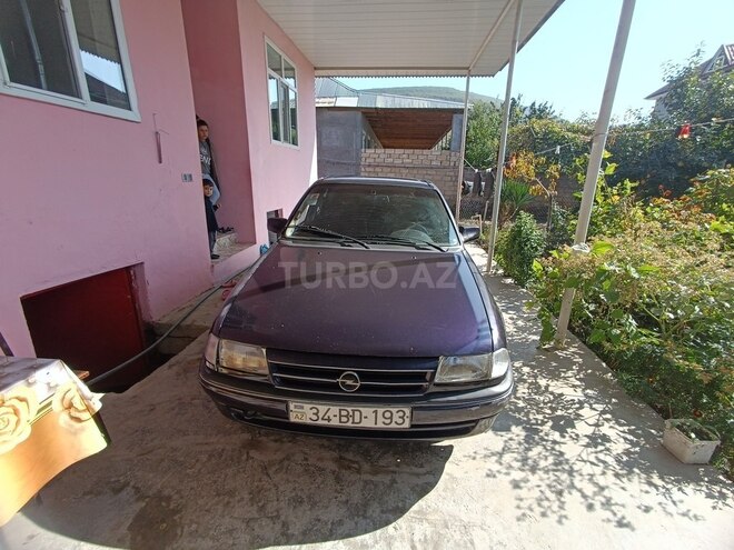Opel Astra 1994, 250,000 km - 1.6 л - Şəki