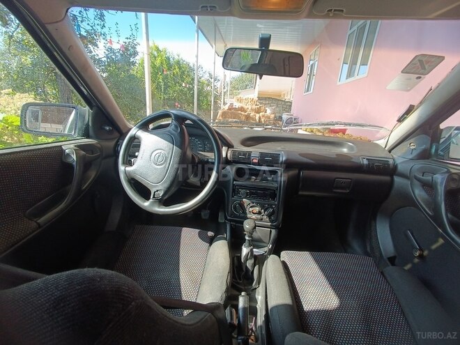 Opel Astra 1994, 250,000 km - 1.6 л - Şəki