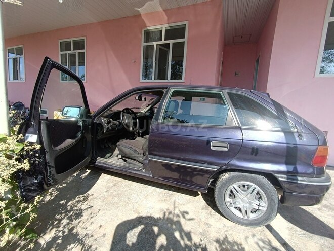 Opel Astra 1994, 250,000 km - 1.6 л - Şəki