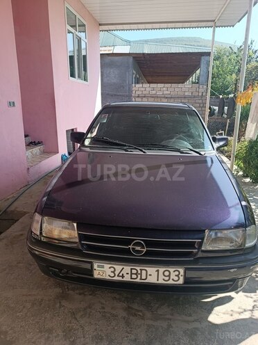 Opel Astra 1994, 250,000 km - 1.6 л - Şəki