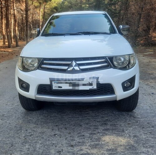 Mitsubishi L200 2015, 163,000 km - 2.5 l - Bakı