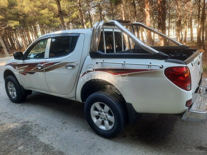 Mitsubishi L200 2015, 163,000 km - 2.5 l - Bakı