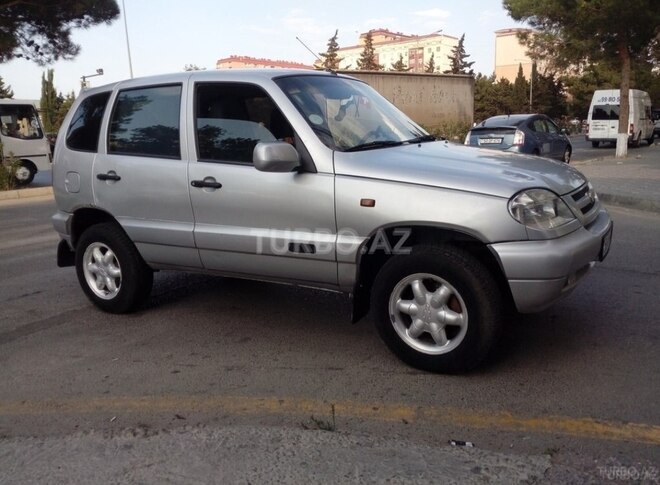 Chevrolet Niva 2005, 226,733 km - 1.7 л - Quba