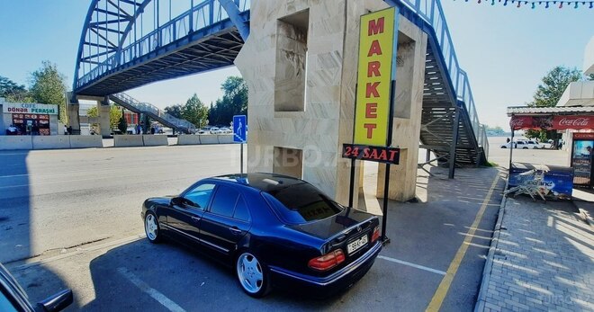 Mercedes E 320 2001, 316,000 km - 3.2 l - Ucar