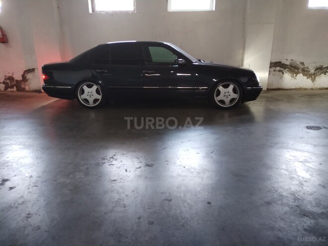 Mercedes E 320 2001, 316,000 km - 3.2 l - Ucar