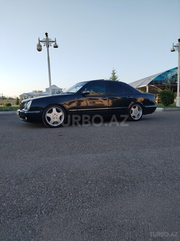 Mercedes E 320 2001, 316,000 km - 3.2 l - Ucar