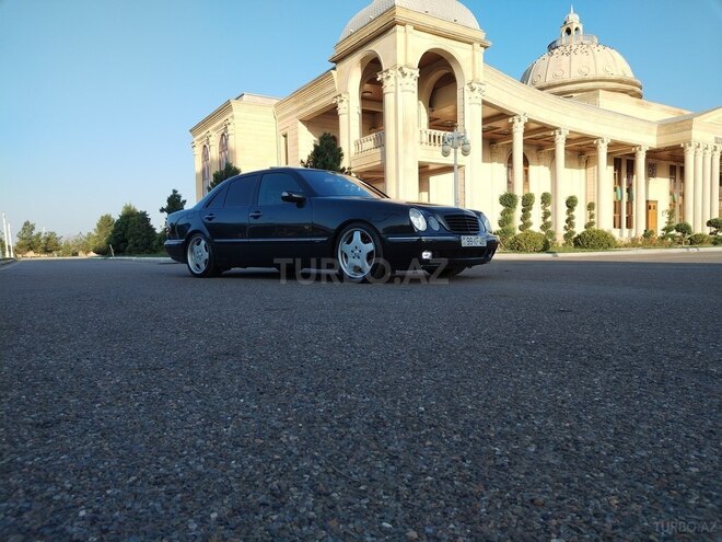 Mercedes E 320 2001, 316,000 km - 3.2 l - Ucar