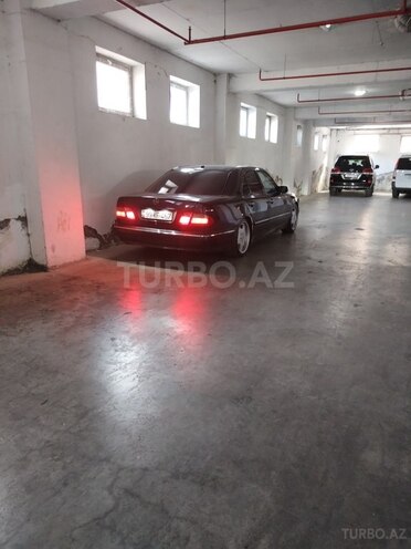 Mercedes E 320 2001, 316,000 km - 3.2 l - Ucar