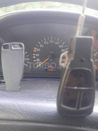 Mercedes C 200 1997, 299,000 km - 2.0 л - Bakı