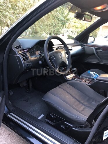 Mercedes E 220 2000, 290,000 km - 2.2 l - Bakı