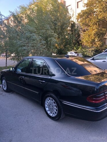 Mercedes E 220 2000, 290,000 km - 2.2 l - Bakı