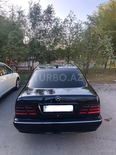 Mercedes E 220 2000, 290,000 km - 2.2 l - Bakı
