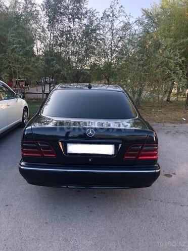 Mercedes E 220 2000, 290,000 km - 2.2 l - Bakı