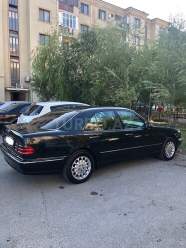 Mercedes E 220 2000, 290,000 km - 2.2 l - Bakı
