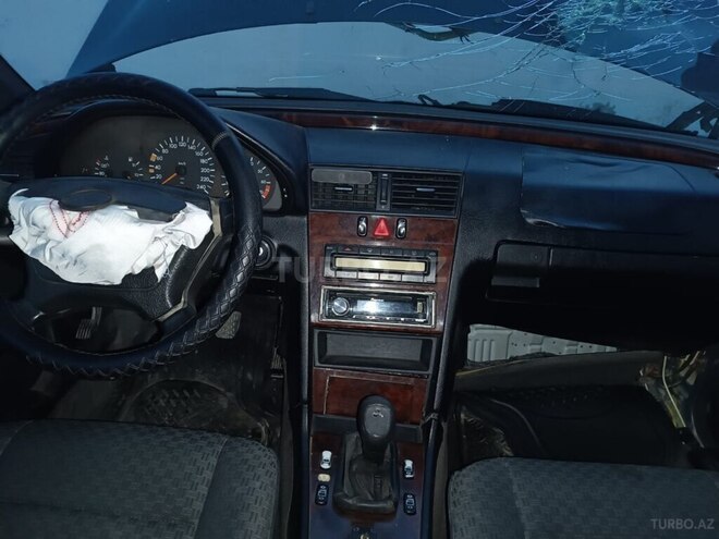 Mercedes C 180 1997, 12,000 km - 1.8 l - Salyan