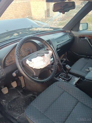 Mercedes C 180 1997, 12,000 km - 1.8 l - Salyan