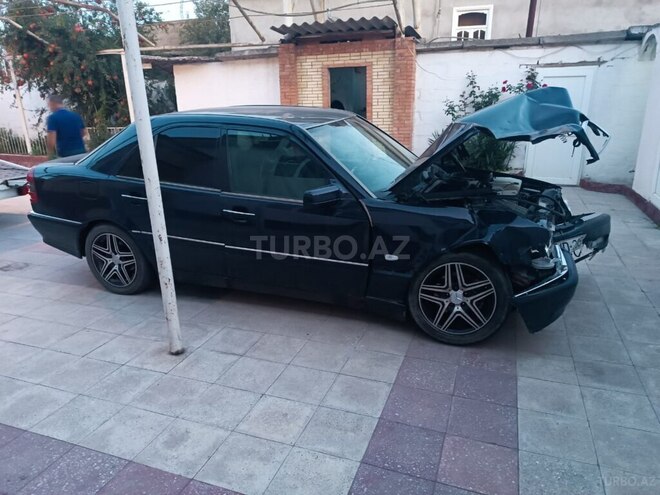 Mercedes C 180 1997, 12,000 km - 1.8 l - Salyan