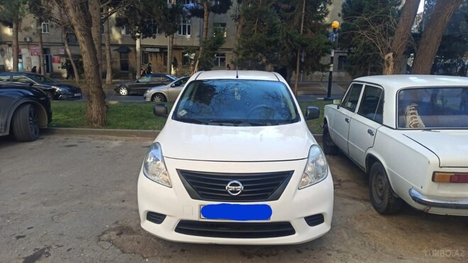 Nissan Sunny 2013, 284,854 km - 1.5 l - Bakı